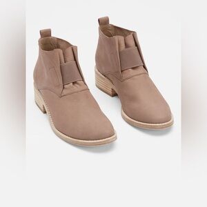 Eileen Fisher Taupe Elastic-Panel Ankle Boots EUC 9